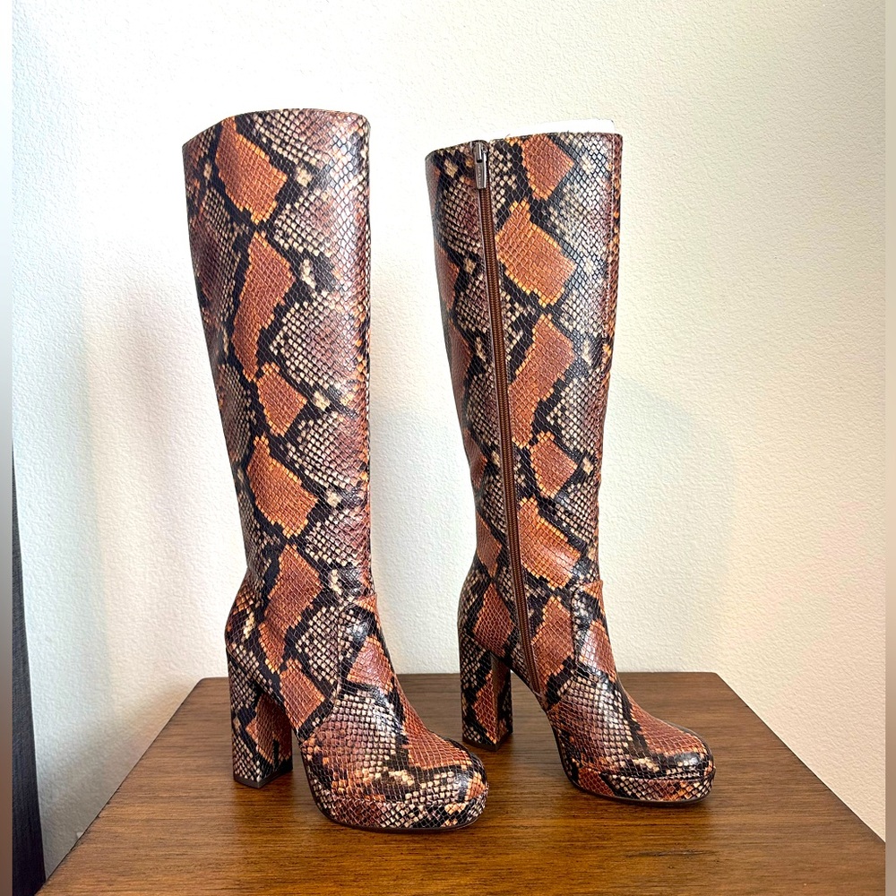 Vince Camuto Size 7 Jestinal - Tostada Cheyenne Snake Knee-High Platform Boots